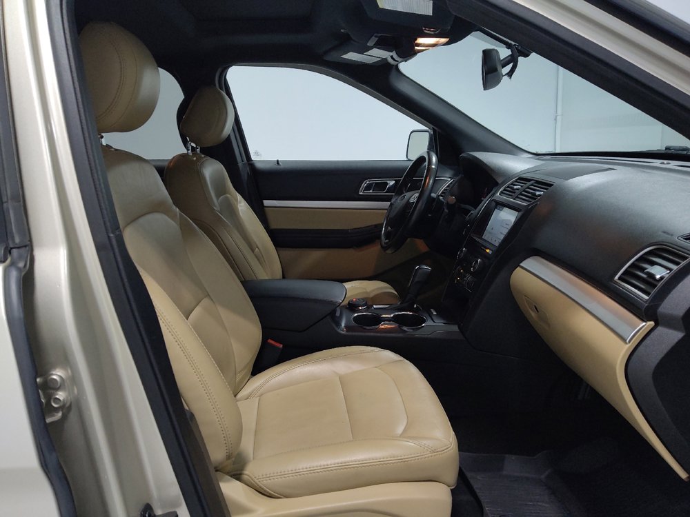 Used 2017 Ford Explorer XLT w/ Equipment Group 202A image 21