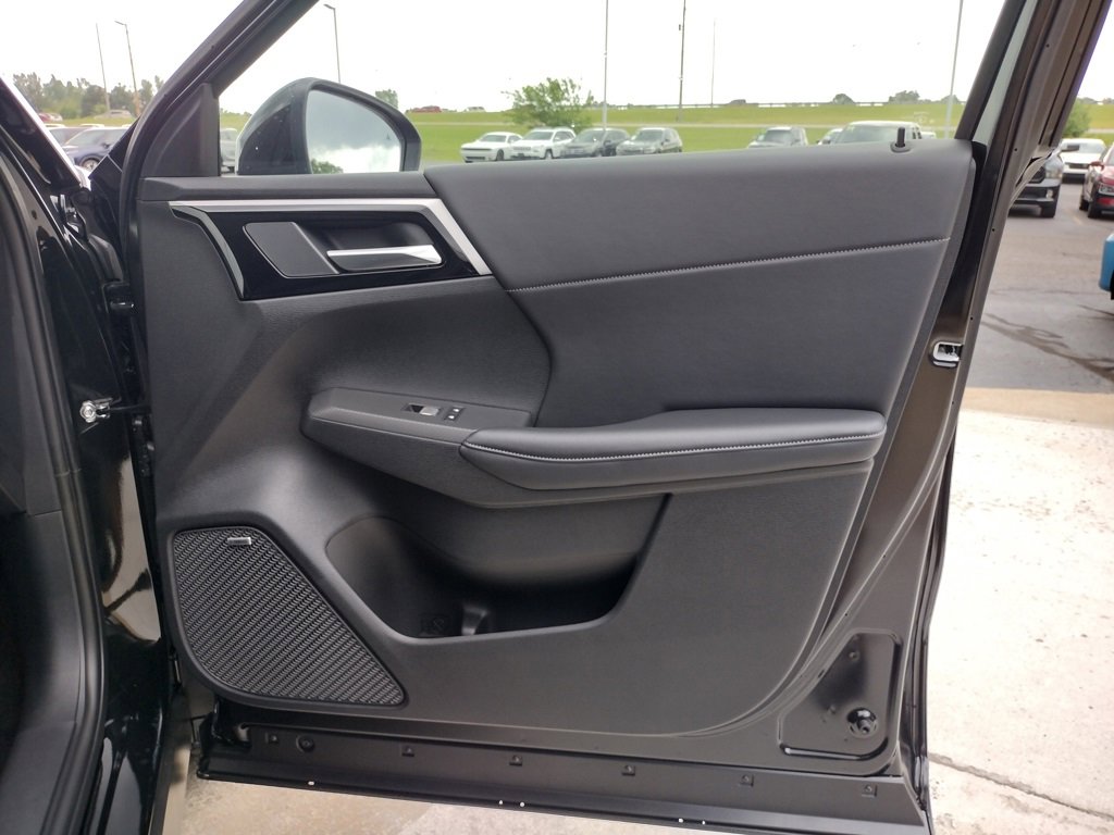 New 2025 Mitsubishi Outlander SE image 32