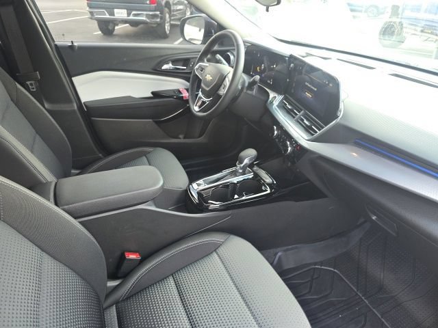Used 2026 Chevrolet Trax LT w/ LT Convenience Package FWD image 14