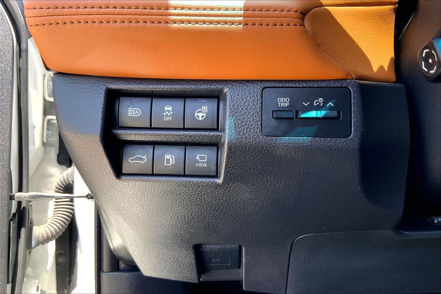 Used 2022 Toyota Avalon Limited w/ Advanced Safety Package FWD image 33
