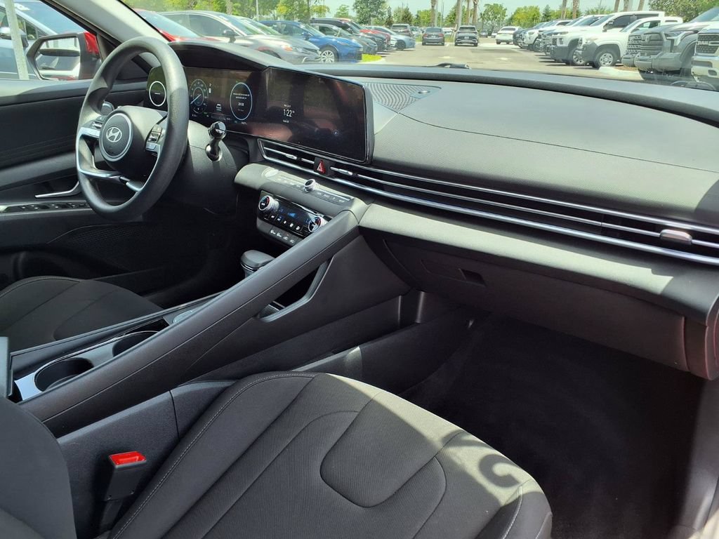 Used 2024 Hyundai Elantra Blue FWD image 12