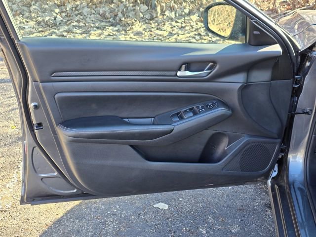 Used 2024 Nissan Altima 2.5 SV image 10