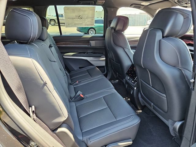 New 2027 Cadillac Vistiq Luxury AWD/4WD image 19
