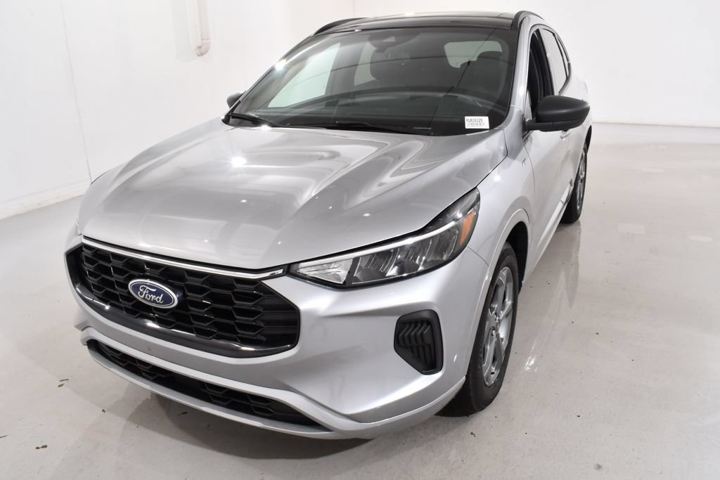 Used 2024 Ford Escape ST-Line w/ Tech Pack #1 AWD/4WD image 2