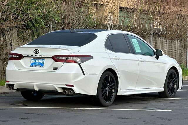 Used 2021 Toyota Camry XSE image 3