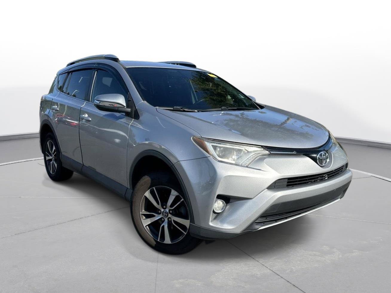 Used 2016 Toyota RAV4 XLE FWD image 4