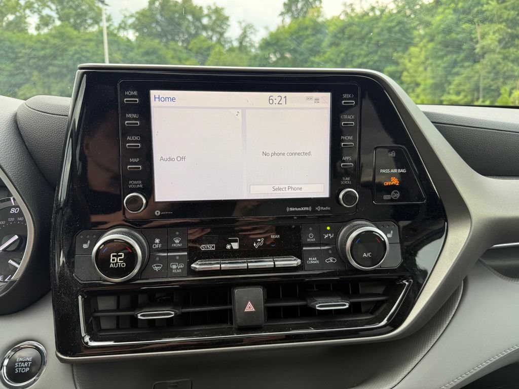 Used 2022 Toyota Highlander XLE AWD/4WD image 11