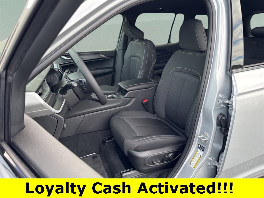 New 2025 Jeep Grand Cherokee Laredo w/ Trailer Tow Package image 9