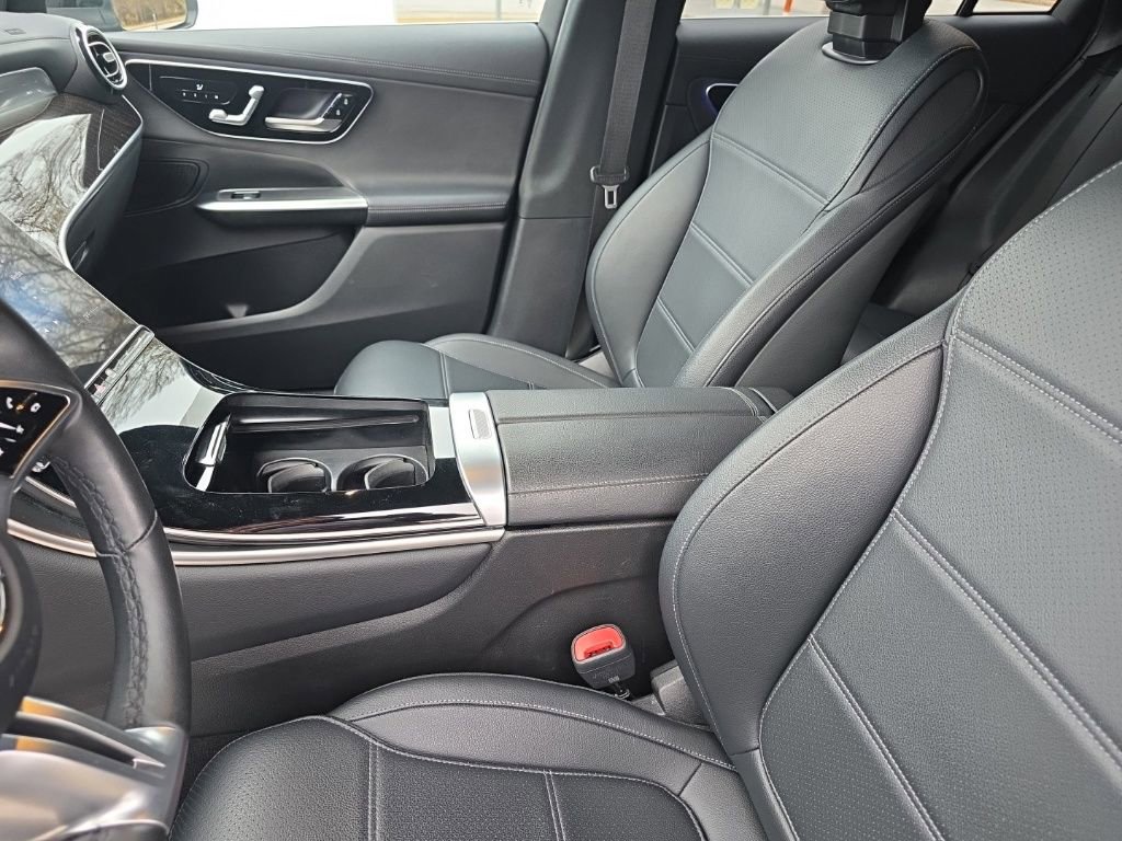 Used 2024 Mercedes-Benz GLC 300 4MATIC image 25