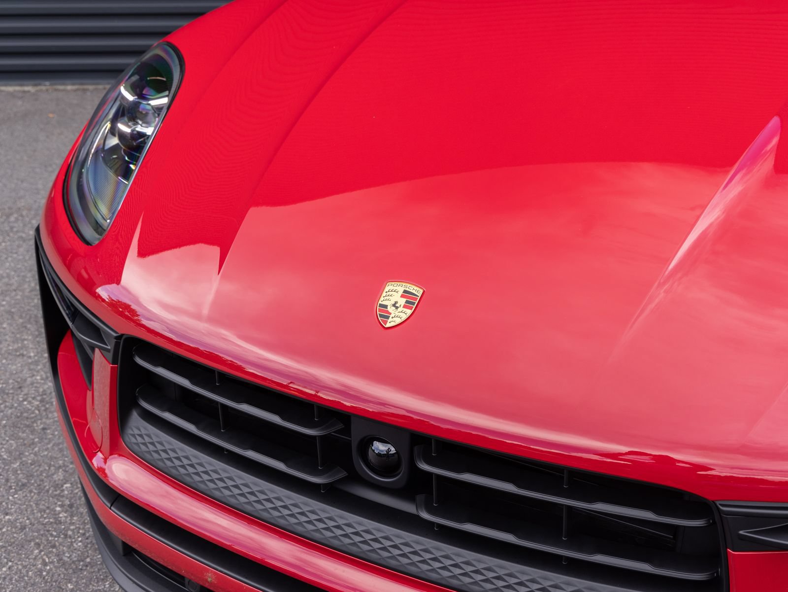 Certified 2026 Porsche Macan AWD/4WD image 10