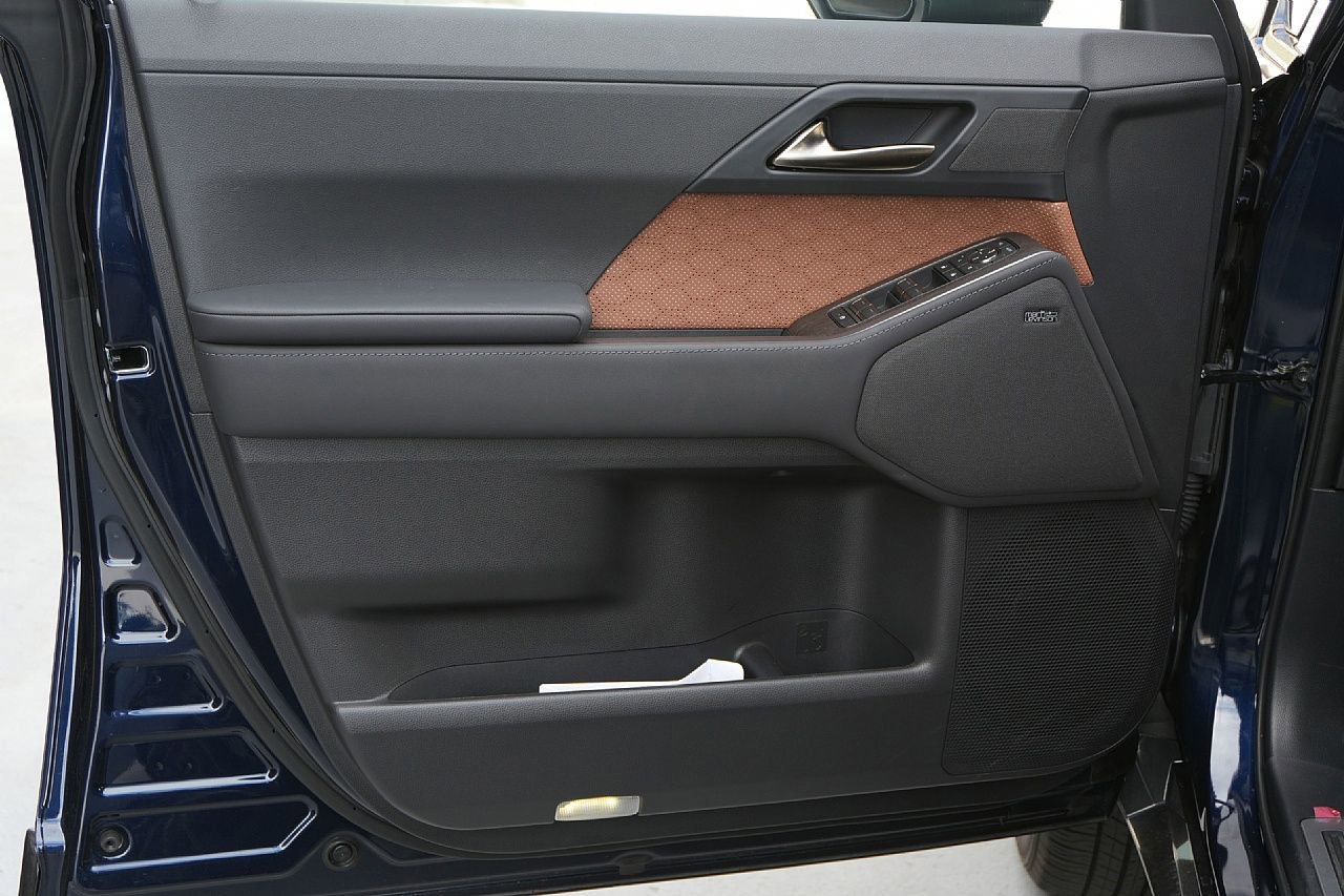 Used 2025 Lexus GX 550 image 16