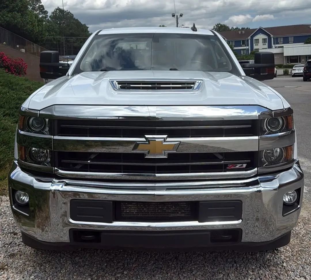 Used 2019 Chevrolet Silverado 2500 LT AWD/4WD image 4