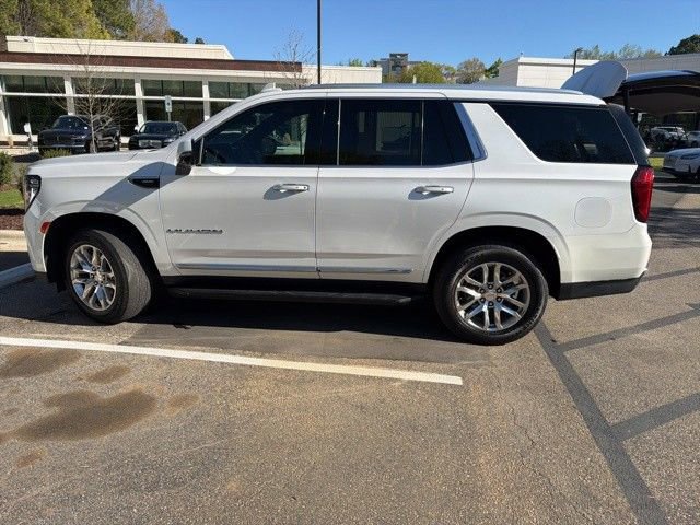 Used 2022 GMC Yukon SLT w/ SLT Premium Package image 1