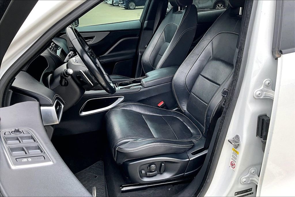 Used 2017 Jaguar F-PACE S image 26