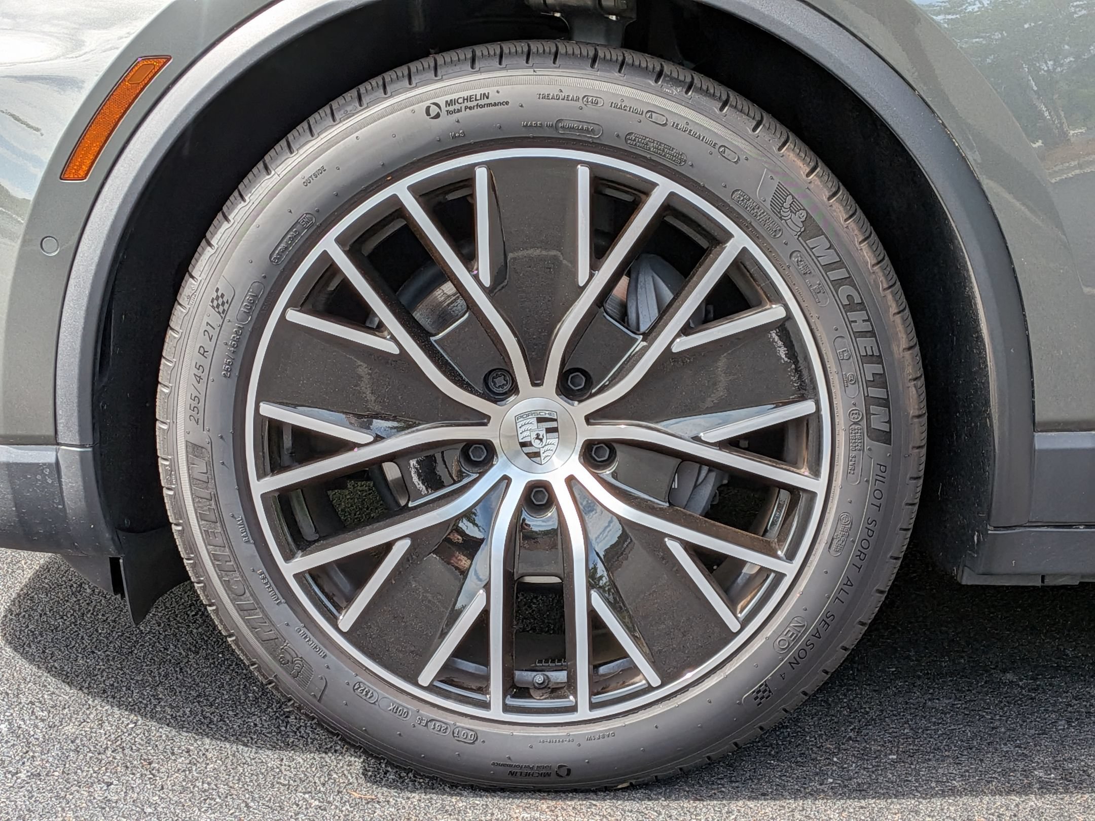 Certified 2025 Porsche Macan Electric RWD image 38