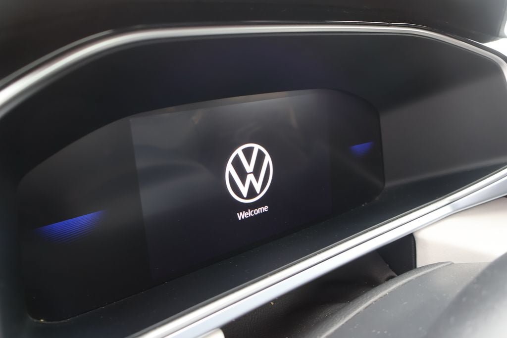 Used 2025 Volkswagen Taos SE AWD/4WD image 7