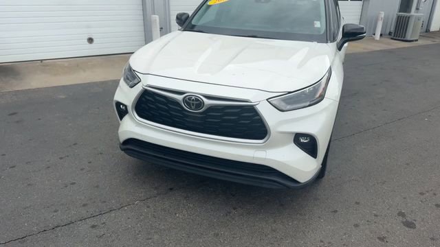 Used 2021 Toyota Highlander XLE FWD image 6