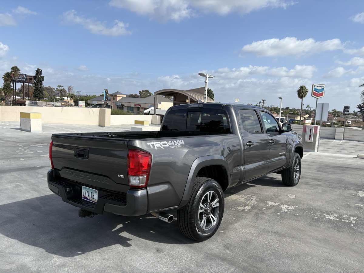 Used 2017 Toyota Tacoma TRD Sport image 41