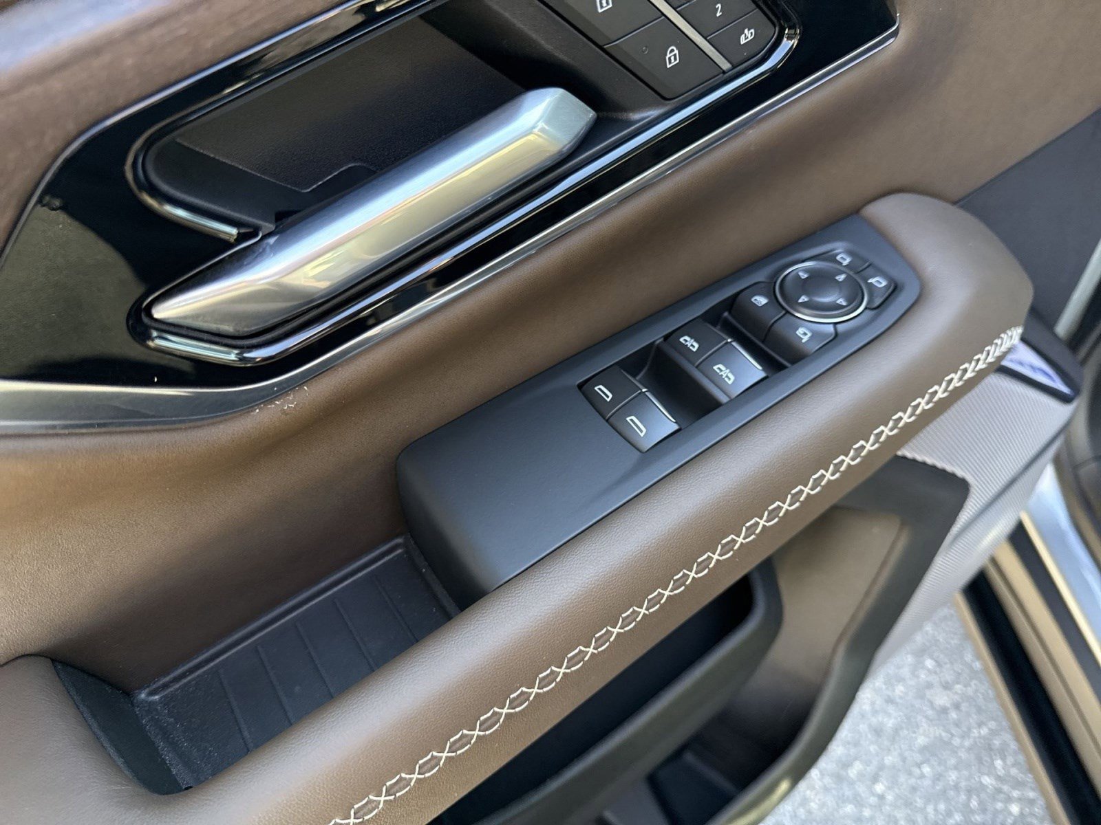 Used 2025 GMC Yukon Denali Ultimate image 14