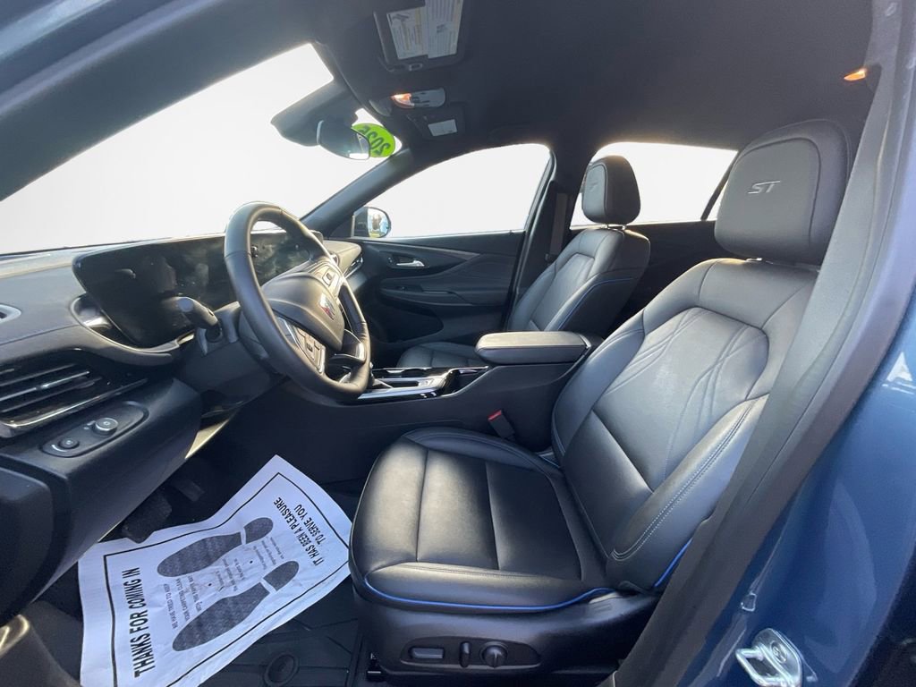 Used 2025 Buick Envista Sport Touring w/ Convenience I Package FWD image 12