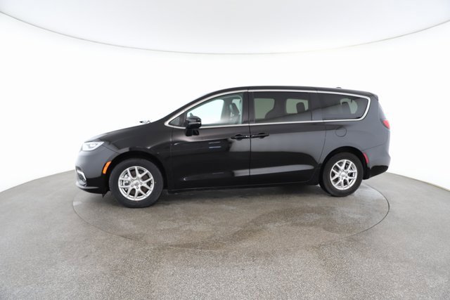 Used 2024 Chrysler Pacifica Touring-L image 5