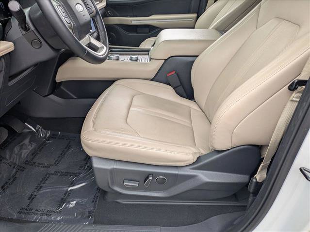 Used 2024 Ford Expedition Limited AWD/4WD image 14