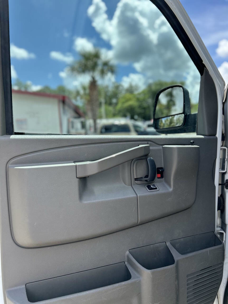 Used 2019 GMC Savana 2500 w/ Driver Convenience Package RWD image 18