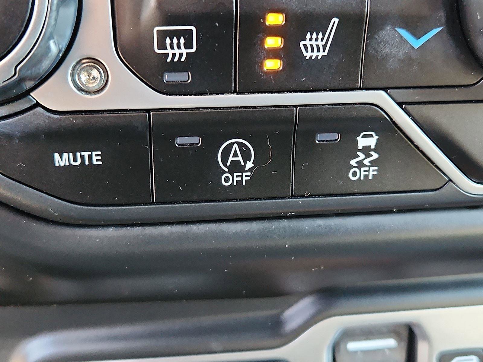 Used 2018 Jeep Wrangler Unlimited Sahara image 25