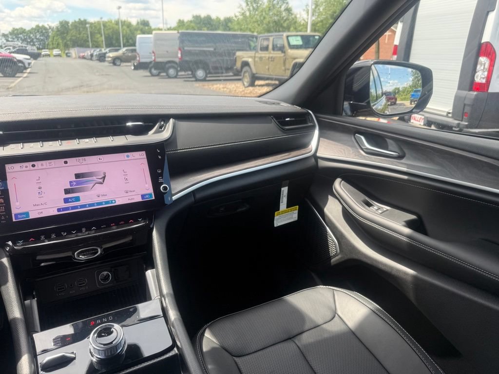New 2026 Jeep Grand Cherokee Limited AWD/4WD image 37