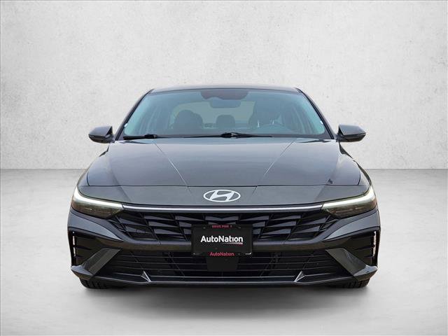 Used 2025 Hyundai Elantra Limited image 2