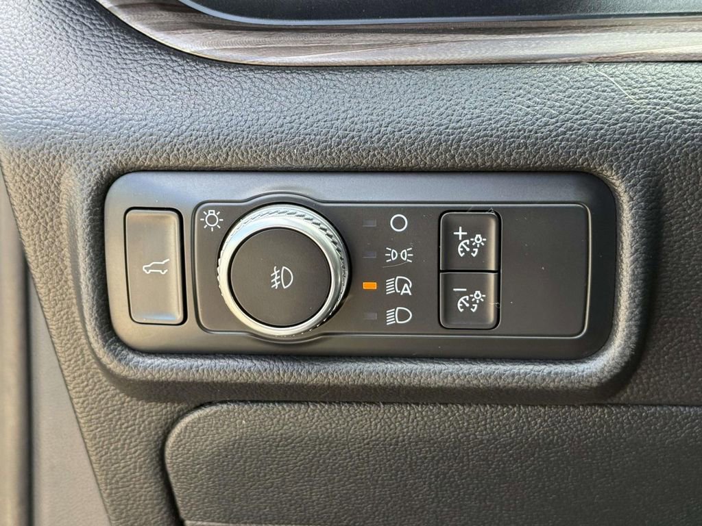 Used 2020 Ford Explorer Limited AWD/4WD image 24