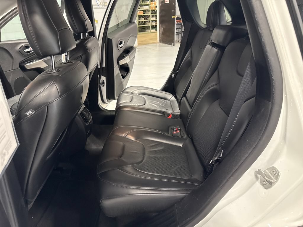 Used 2020 Jeep Cherokee Limited FWD image 37