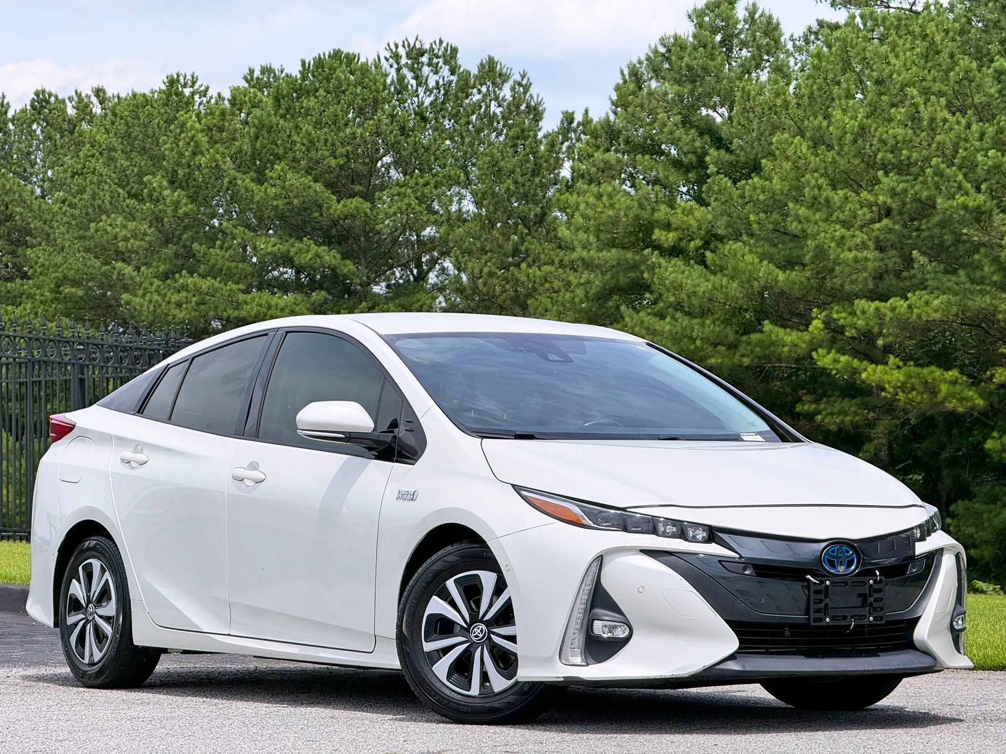 Used 2017 Toyota Prius Prime Advanced FWD image 4