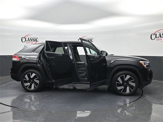 Used 2025 Volkswagen Atlas Cross Sport SE image 33