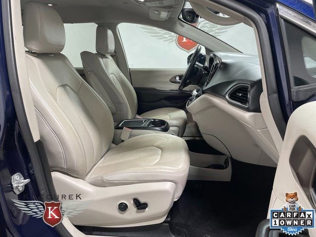 Used 2018 Chrysler Pacifica Touring-L Plus image 23