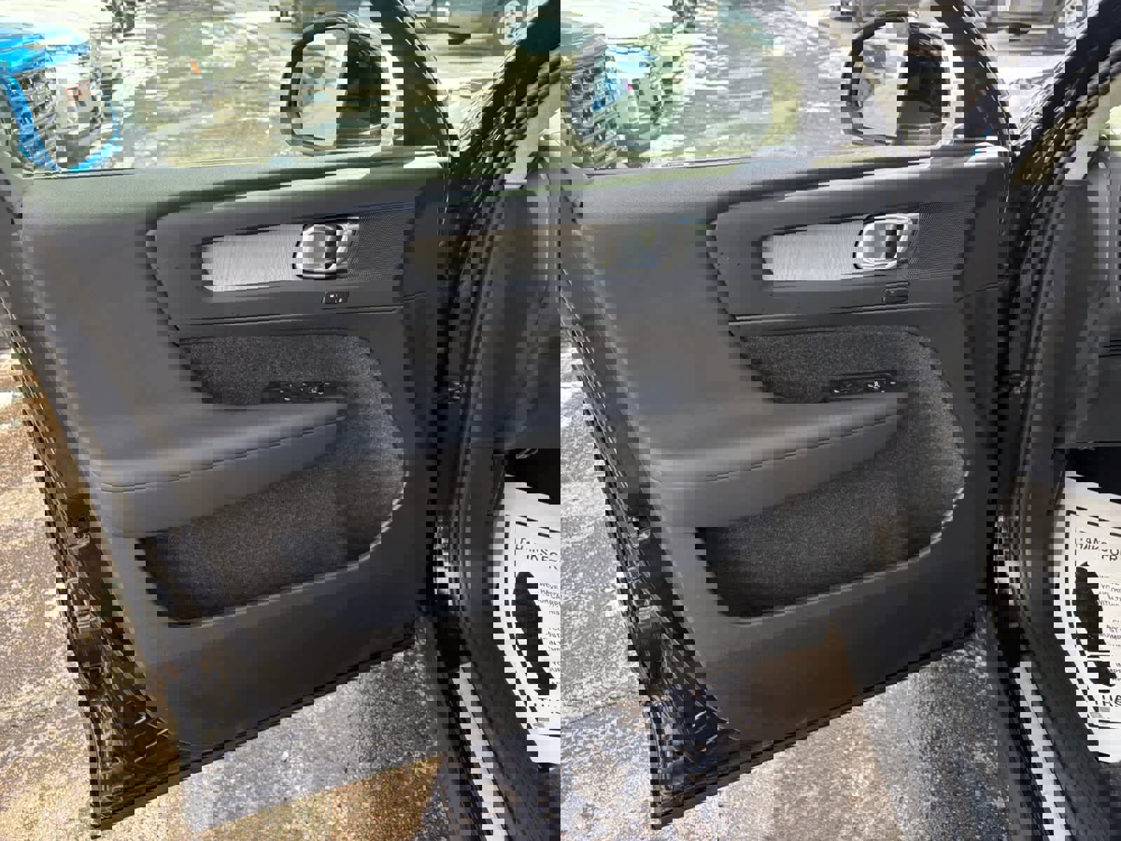 Used 2025 Volvo XC40 B5 Plus image 10