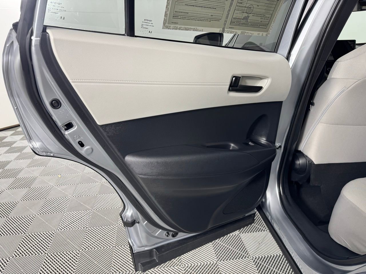 Used 2024 Toyota Corolla Cross L image 28