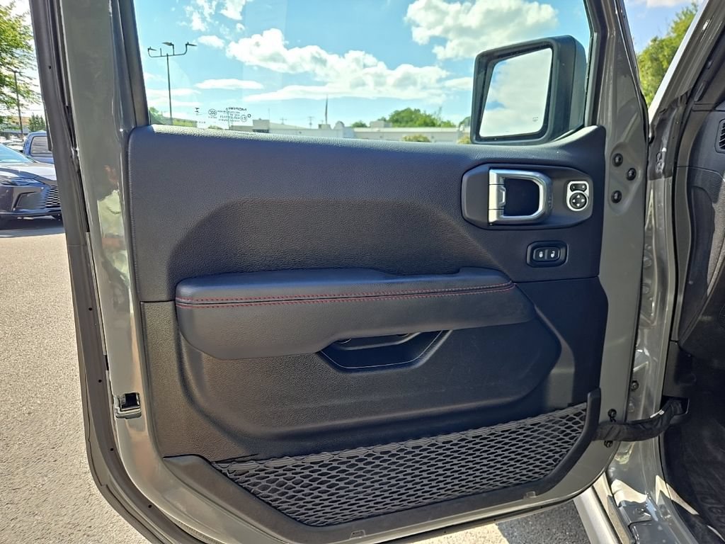 Used 2023 Jeep Gladiator Rubicon w/ Cold Weather Group AWD/4WD image 14
