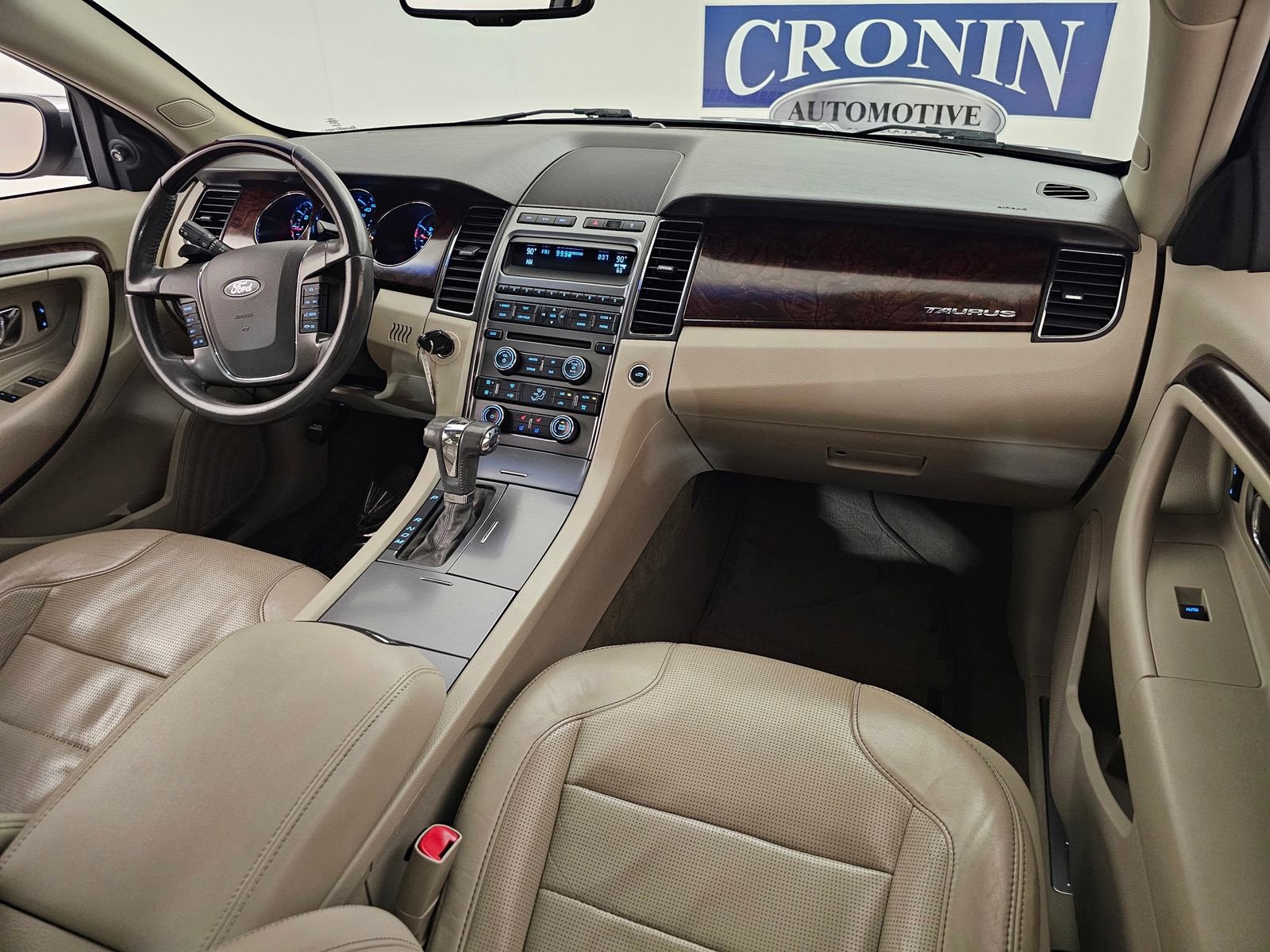 Used 2010 Ford Taurus Limited image 18