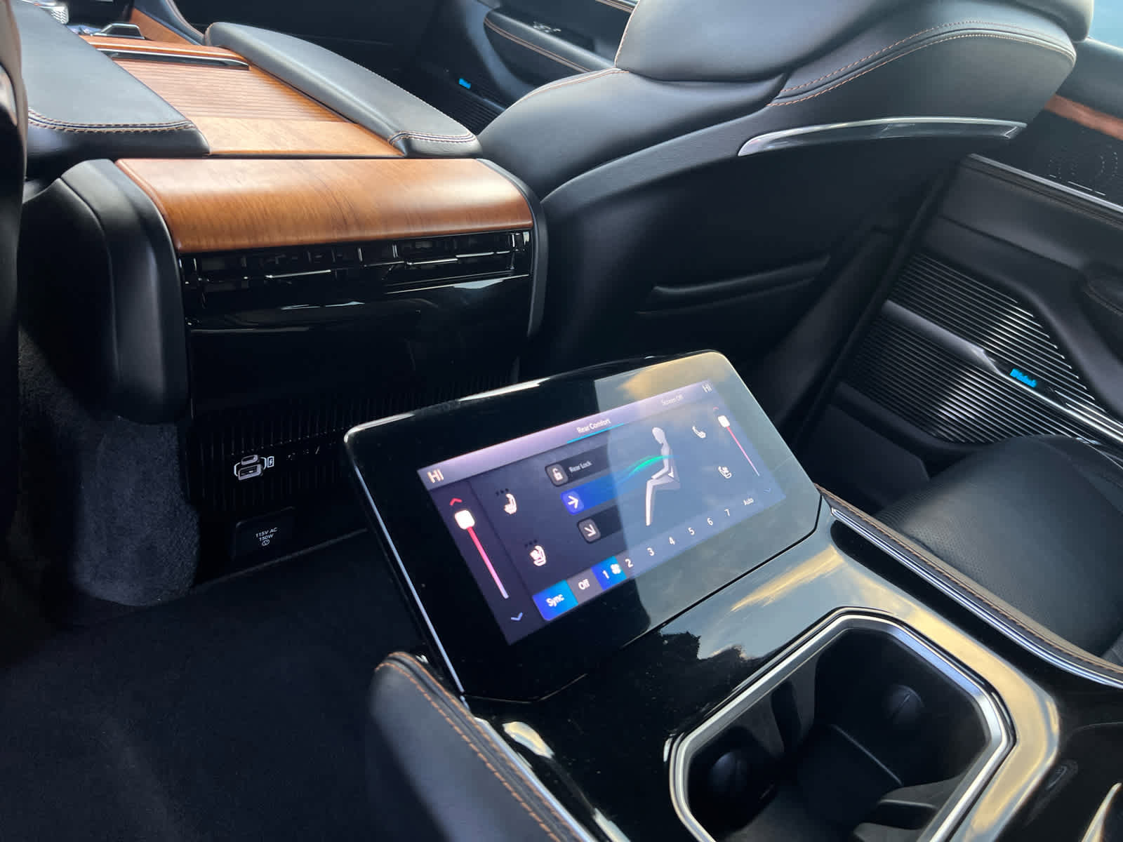 Used 2024 Jeep Grand Wagoneer L Series III image 14