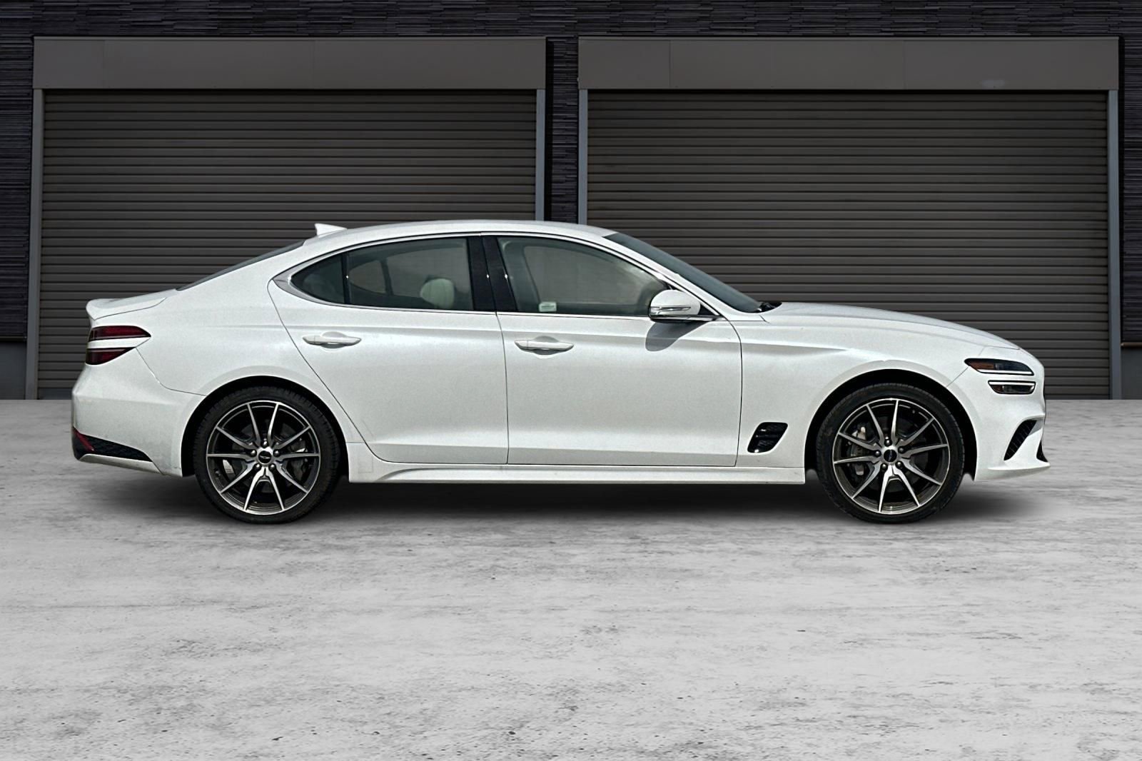 Used 2025 Genesis G70 2.5T image 3