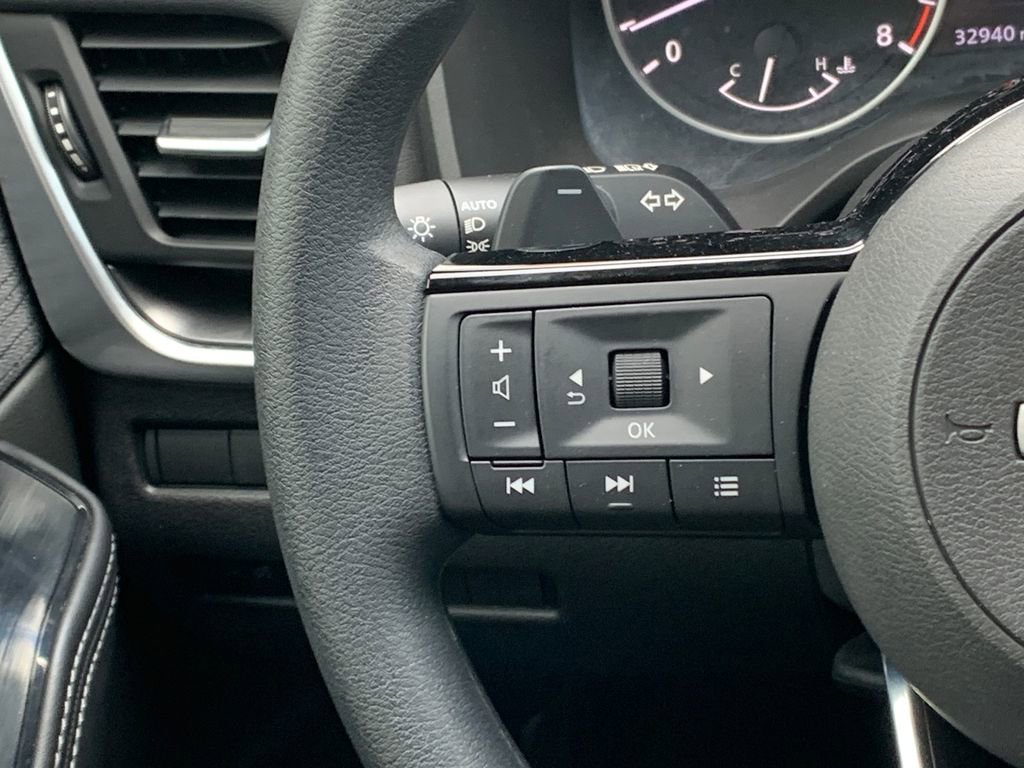 Used 2023 Nissan Rogue SV image 13