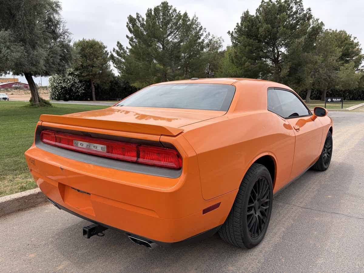 Used 2012 Dodge Challenger SXT image 4