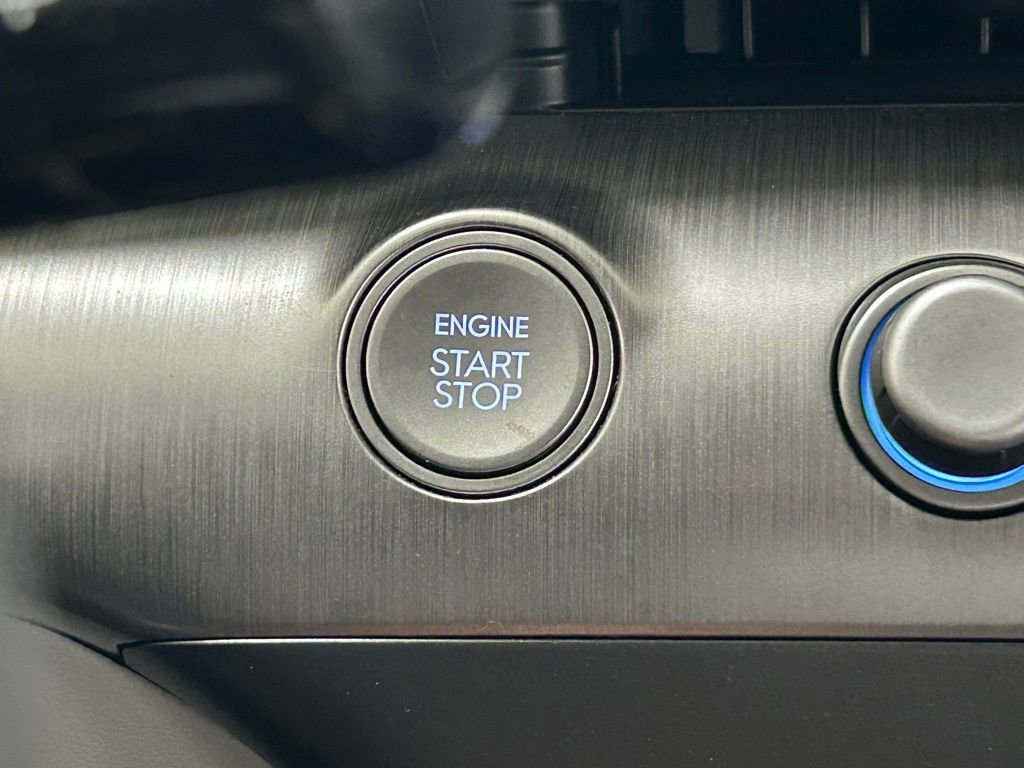 Used 2024 Hyundai Kona SE image 33