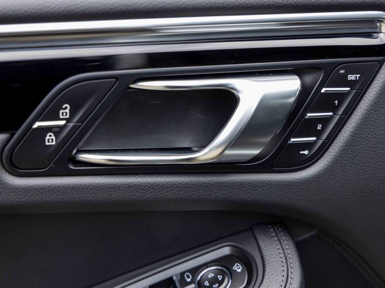 Certified 2025 Porsche Macan image 22