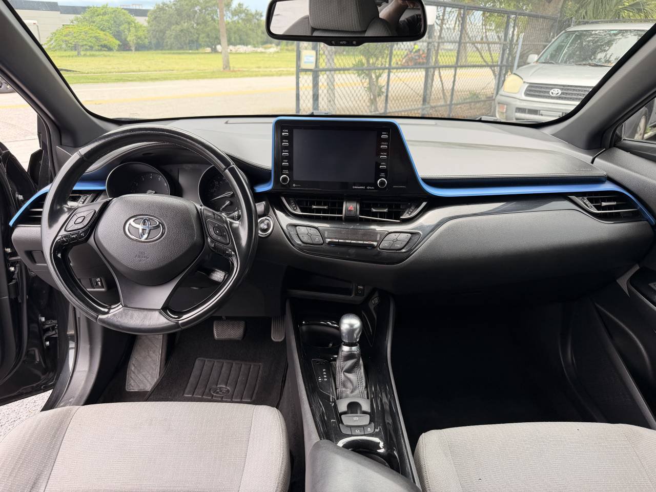 Used 2019 Toyota C-HR XLE FWD image 9