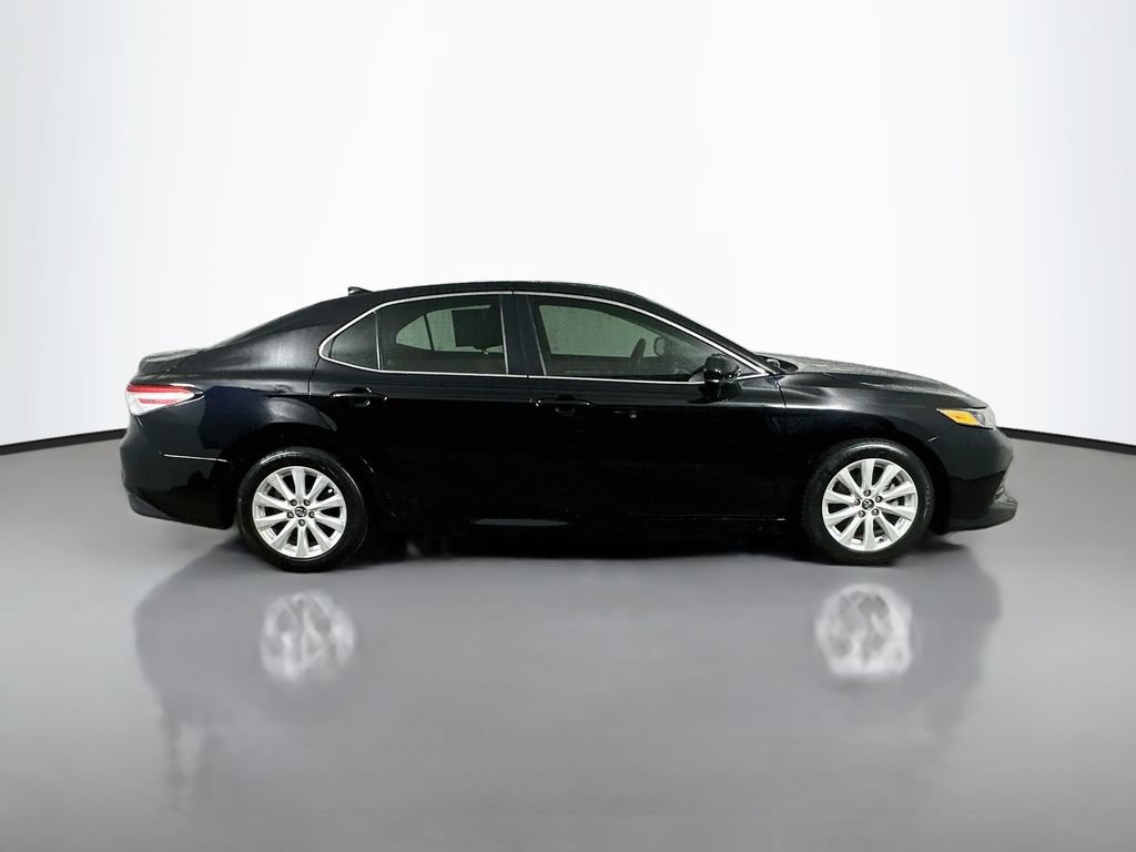 Used 2020 Toyota Camry LE FWD image 7