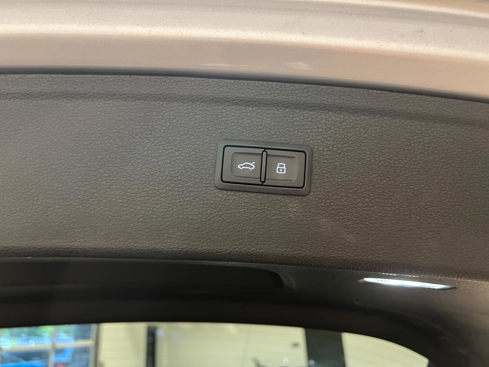 Used 2024 Audi Q5 e Premium Plus AWD/4WD image 38
