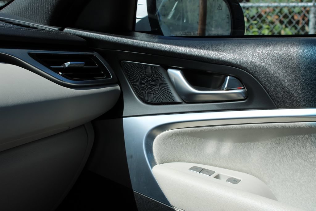 Used 2024 Genesis G70 2.5T image 18