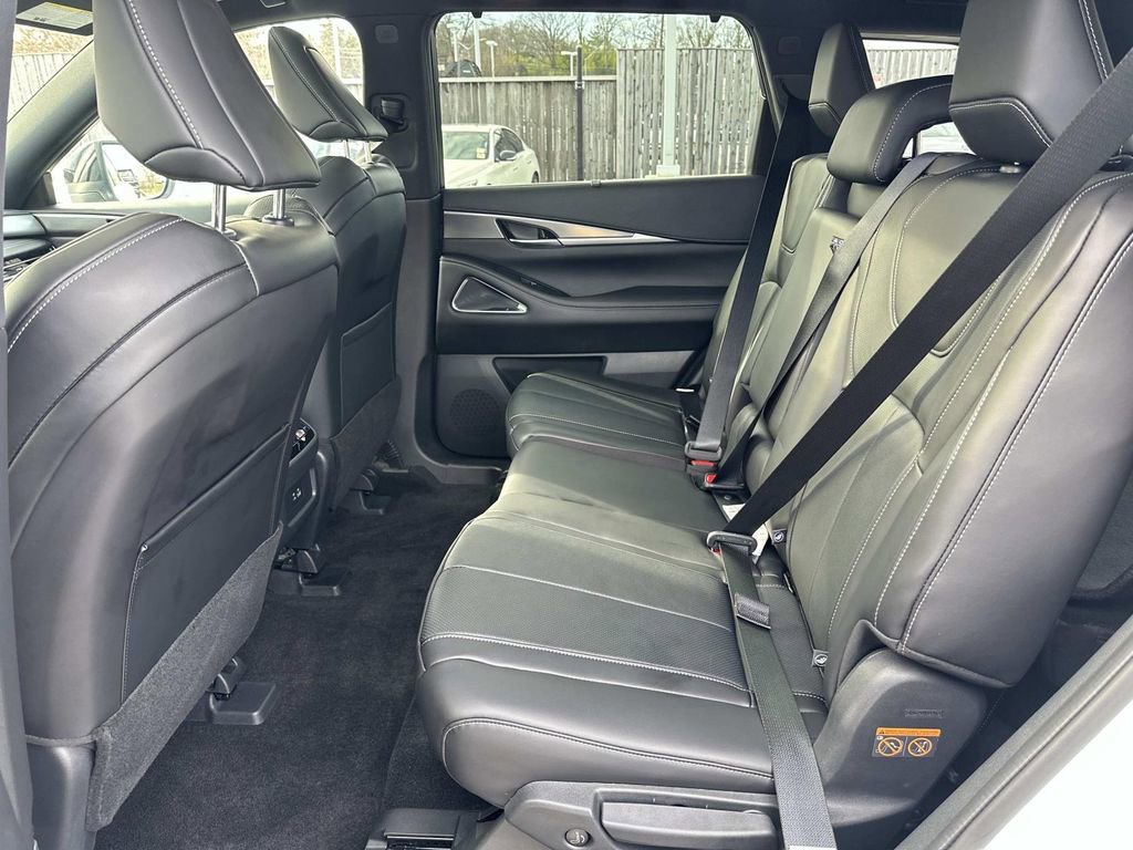 Certified 2025 INFINITI QX60 Luxe w/ Black Edition image 32